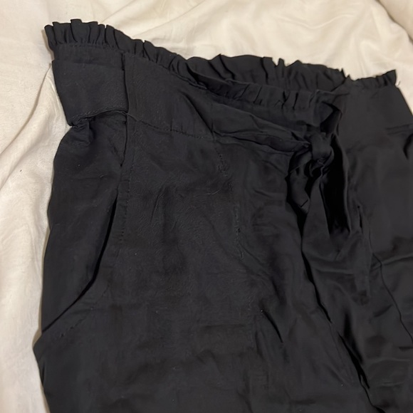 **Moving! EVERYTHING OBO** Black paper bag style shorts with tie belt - Picture 3 of 4